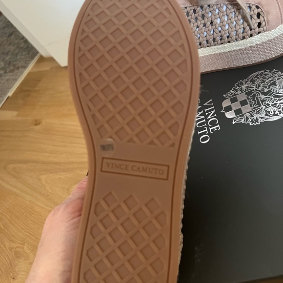 VINCE CAMUTO  tan suede espadrilles -size 7 BNWT & box - Picture 2 of 4